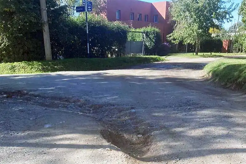 Vecinos del Barrio Golf reclaman por mal estado de calles y falta de ...