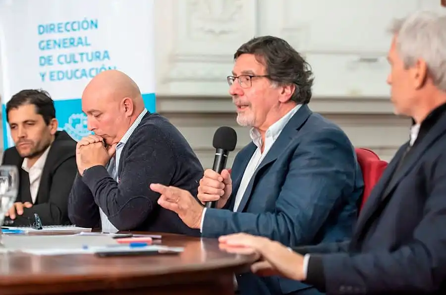 La Provincia invierte más de $2,3 mil millones en obras y refacciones ...