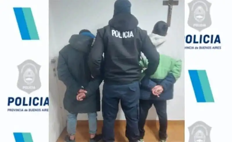 Dos sujetos detenidos por un robo calificado en la vía pública