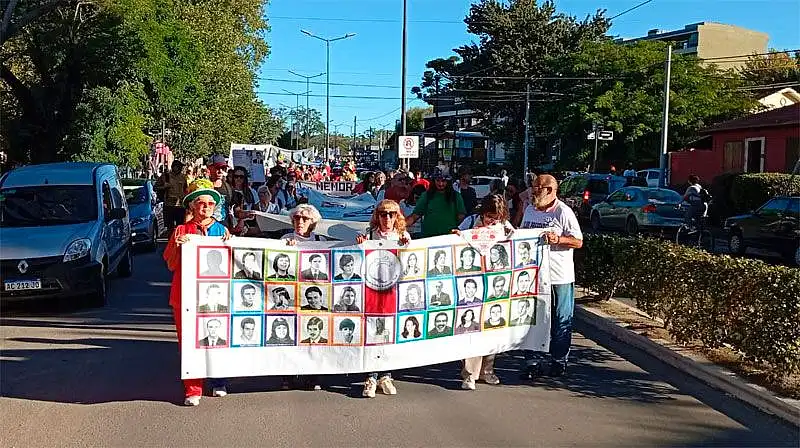 A 50 años del Golpe, la marcha en Tandil repasó los hitos de la memoria ...