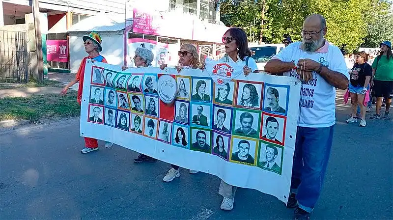 A 50 años del Golpe, la marcha en Tandil repasó los hitos de la memoria ...