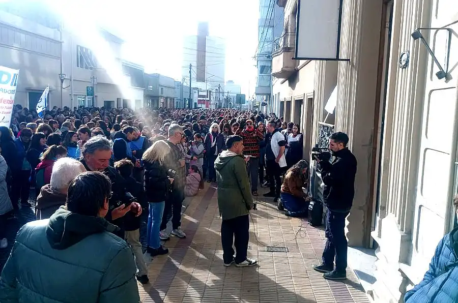 Marcha docente y entrega de un petitorio por la violencia en las escuelas