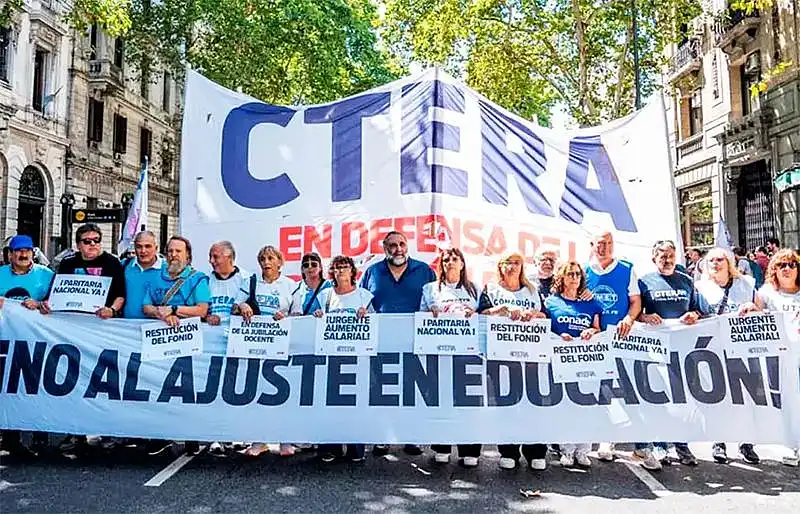 dos CTERA convocó a una huelga y el Gobierno exigió garantizar el 75% de las clases