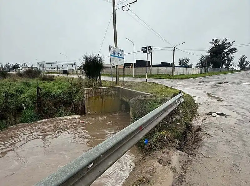 Vecinos de Barrio Palermo reclaman por el mantenimiento del conducto y bocas de tormenta