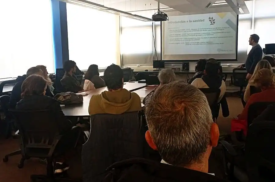 Más de 20 vecinos participaron de una jornada sobre arbolado urbano