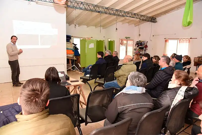 dos Ante vecinos, el Municipio presentó el proyecto hidráulico para evitar anegamientos en ...