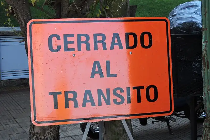 Corte de tránsito en bocacalle de San Lorenzo y Pinto por obras de repavimentación