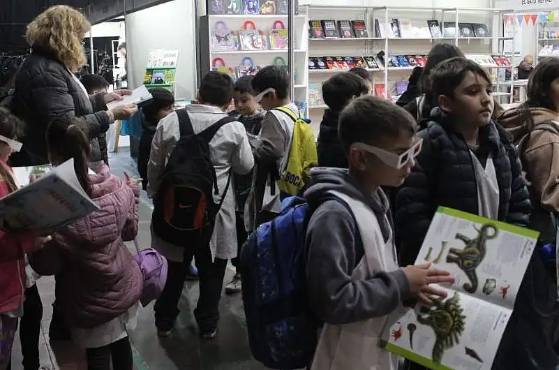 Las escuelas tienen su día en la Feria del Libro