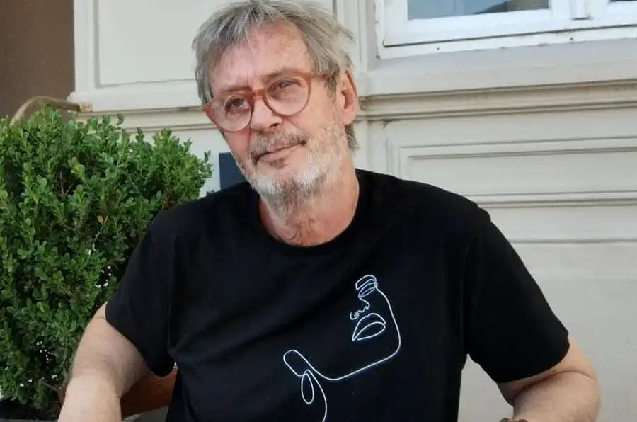 Federico Jeanmaire: “no puedo pensar la literatura si no es muy cerca del humor”