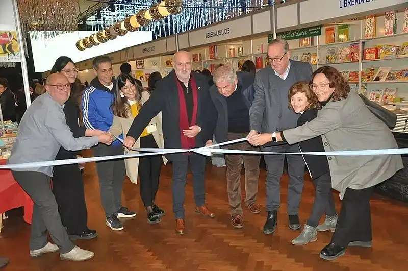 La Feria del Libro abrió con un reconocimiento a la escritora Patricia Ratto