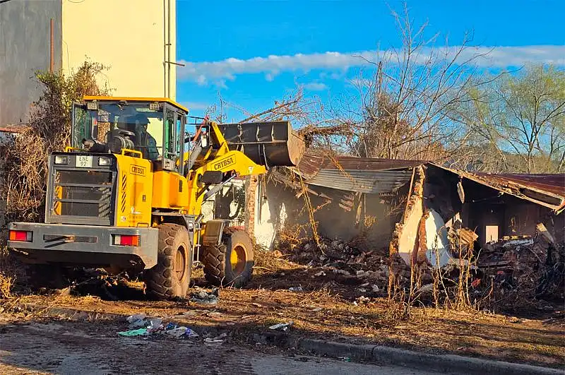 El Municipio demuele la construcción abandonada de Tunitas