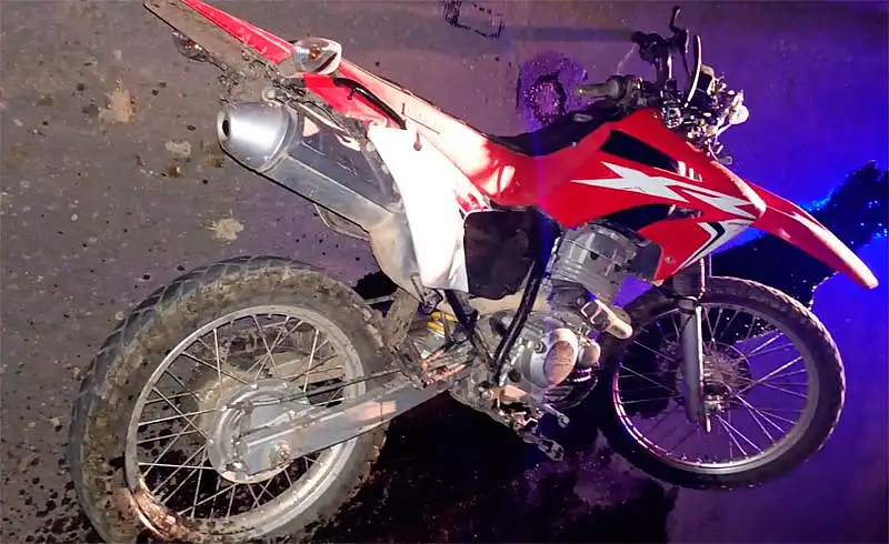 Motociclista hospitalizado tras chocar con un camión en el acceso a la Base Aérea