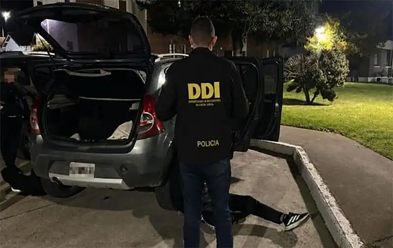 Investigación por drogas y armas: tres aprehendidos tras operativo entre Juárez y Tandil