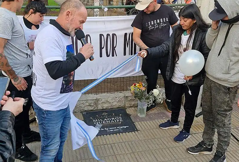 dos A un año del crimen de Milagros Quenaipe, colocaron una baldosa en su memoria y reiteran ...