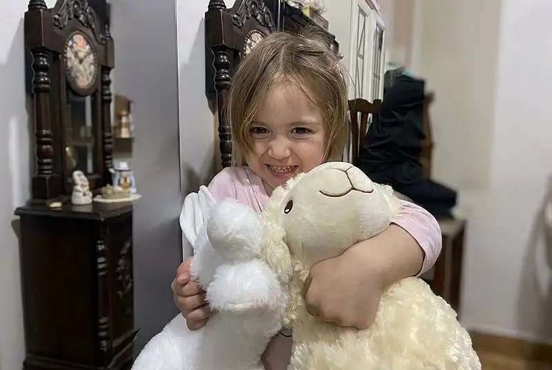 Piden una cadena de oración por Olivia, la bebé que cayó a un pozo de agua
