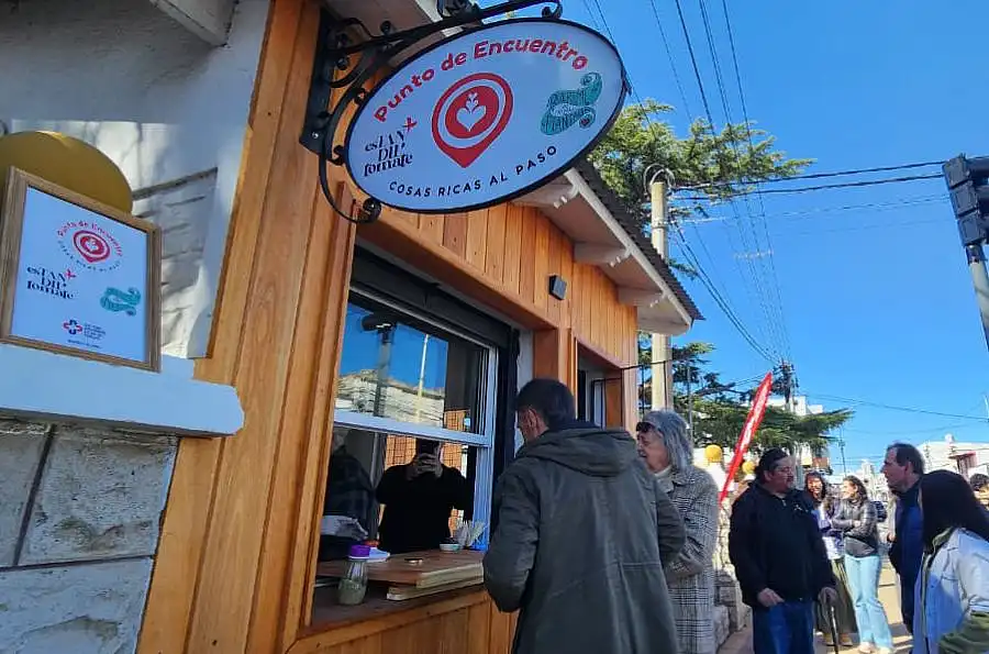 Café al paso e inclusión: abrió “Punto de Encuentro