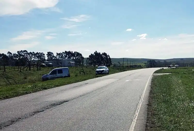 Un utilitario despistó y volcó en la Ruta 30: su conductora resultó ilesa