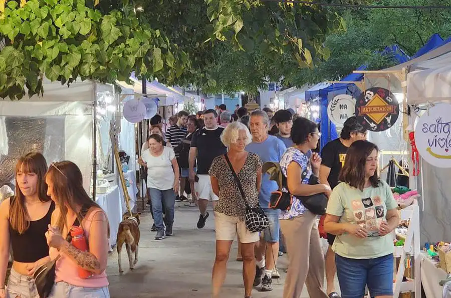 Plaza Moreno se prepara para un fin de semana de emprendimientos y producción local