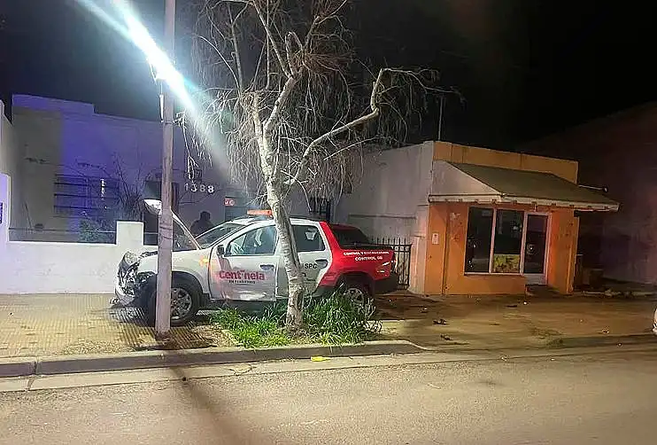 Choque entre un móvil de Centinela y un auto en Marconi y 11 de Septiembre