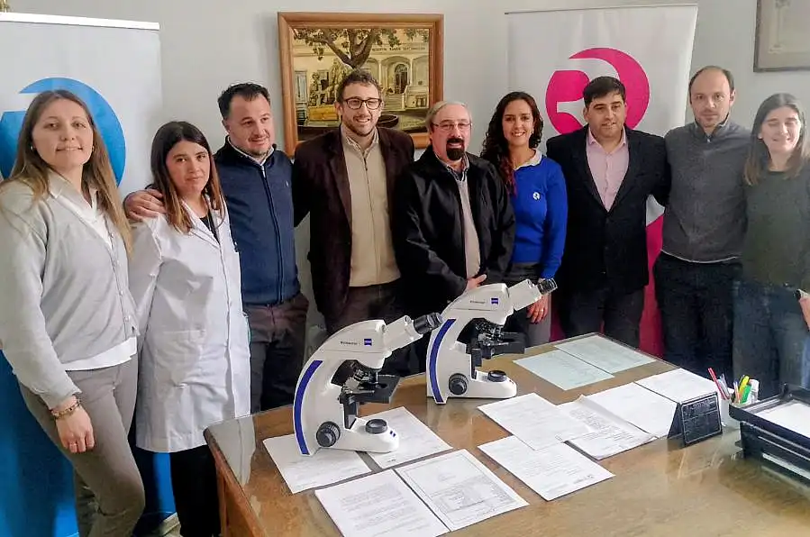 dos El Hospital Ramón Santamarina recibió la donación de dos microscopios ópticos