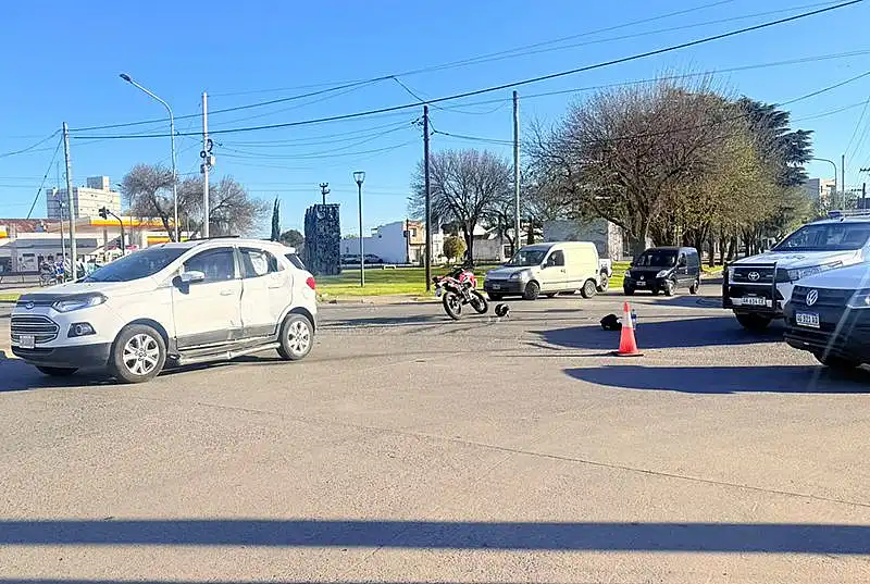 Un motociclista fue trasladado al Santamarina tras un choque en Vigil y Figueroa