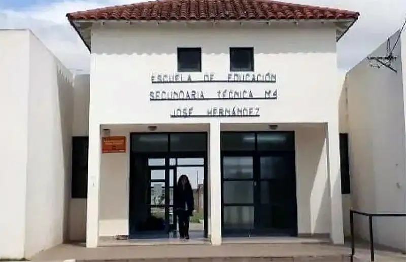 dos Adjudican obra de finalización de vestuarios, pluviales y veredas de la Escuela Técnica ...