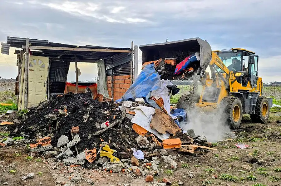 Se completó el desalojo y demolición de construcciones ilegales