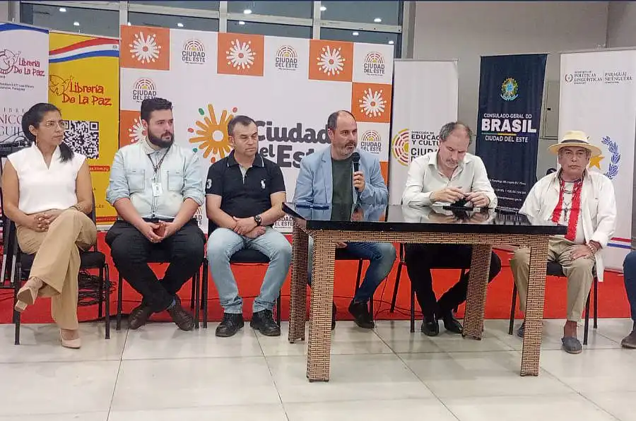 Editorial Unicen presente en la primera Feria Internacional de Ciudad del Este