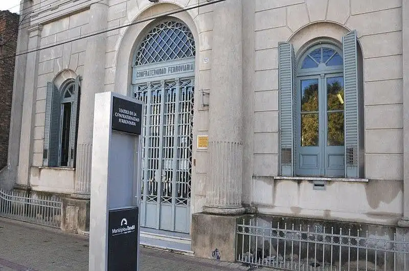 dos Muestra del taller de jóvenes de la Escuela municipal de Teatro