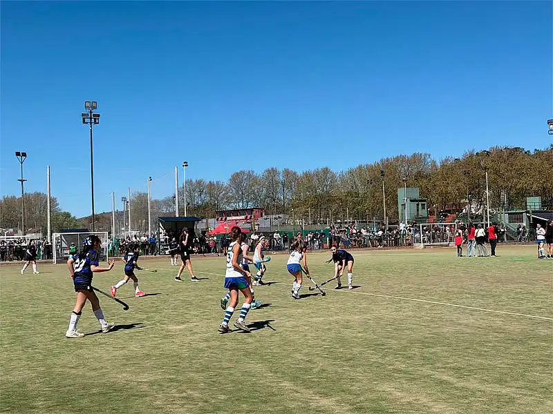 Más allá del clima, el mini hockey dejó un fin de semana de juego y amistad en ...