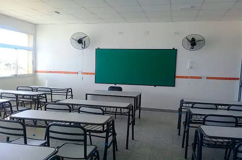El Gobierno de Kicillof advirtió sobre los paros docentes y posibles descuentos