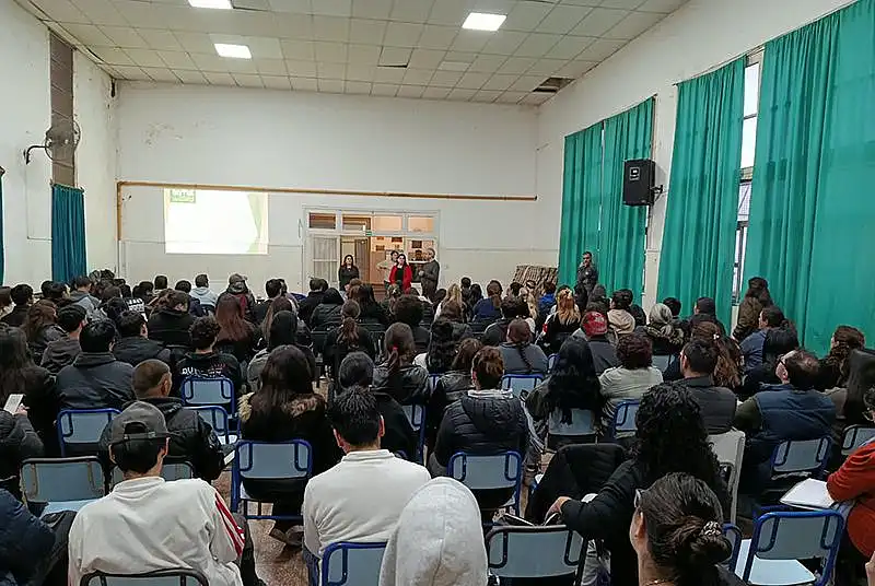 dos Universidad Barrial de la UNICEN: 200 personas finalizaron el curso de Manipulación de ...