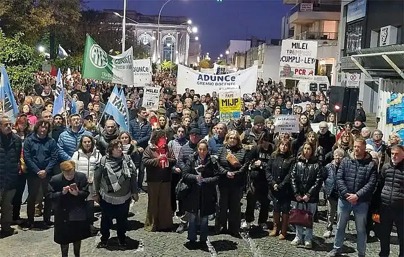 dos En Tandil, como en todo el país, se realiza la Quinta Marcha Federal Universitaria