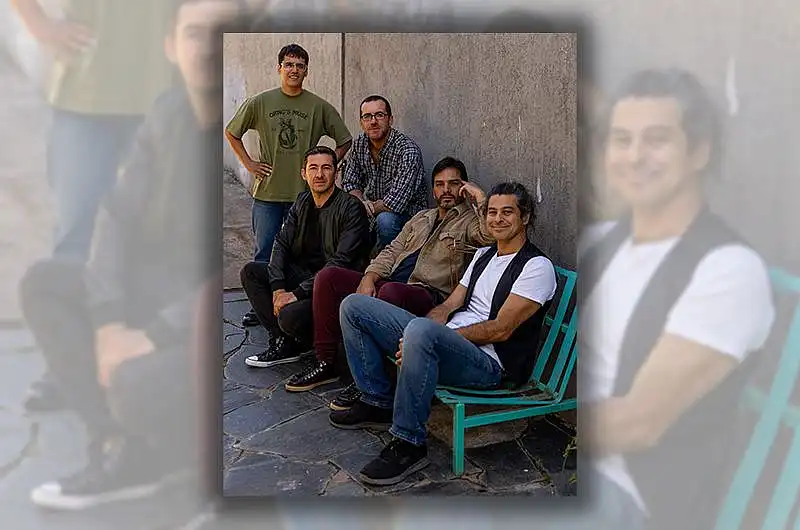 Decavendish, una banda en movimiento