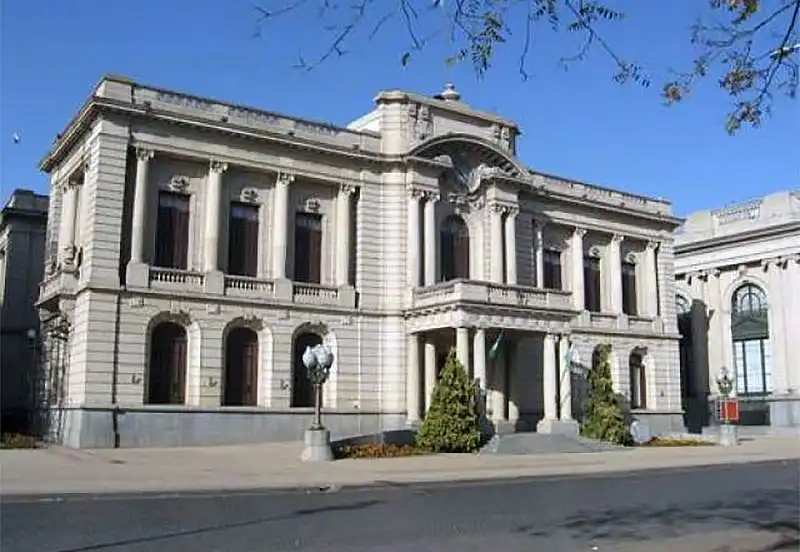 Paritarias: Municipales reclaman un bono de $600 mil y aumentos por inflación hasta fin ...