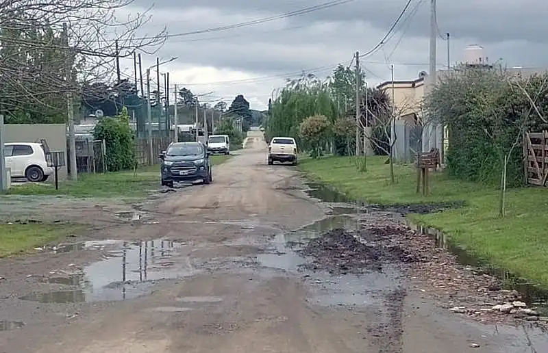 Vecinos de calle Laprida al 2300 reclaman por el anegamiento e intransitabilidad de la ...