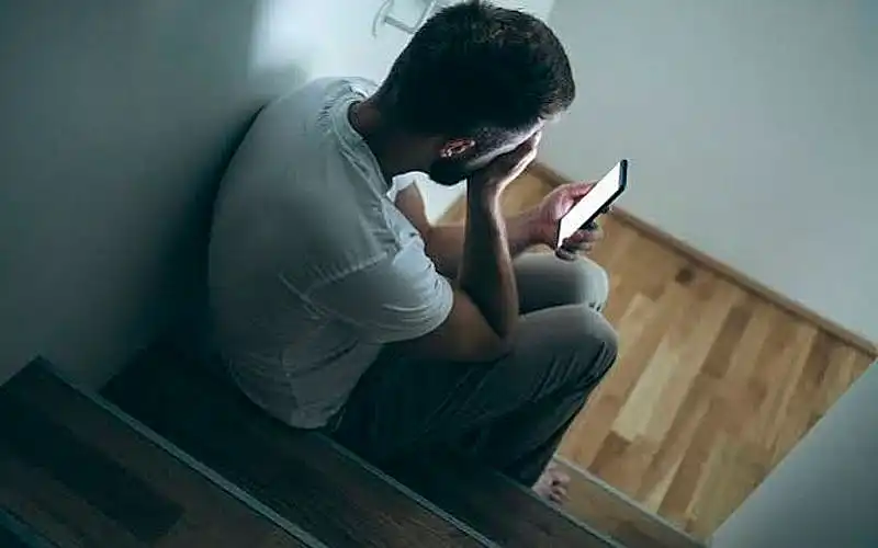 Suicidios en jóvenes: ¿Podemos confiar en la IA para revertir la epidemia?