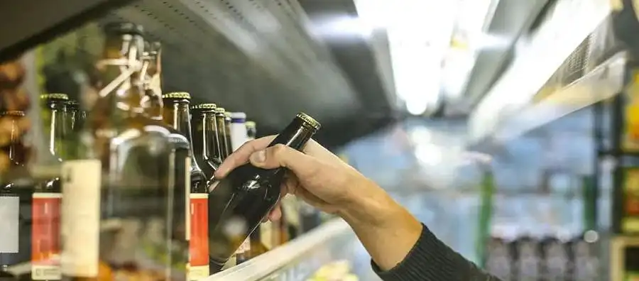 Controlan la comercialización de bebidas alcohólicas