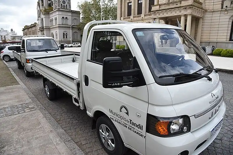 El Municipio incorporó dos nuevos camiones para Vela y Gardey